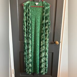 Large elegant joy sleeveless long vest.